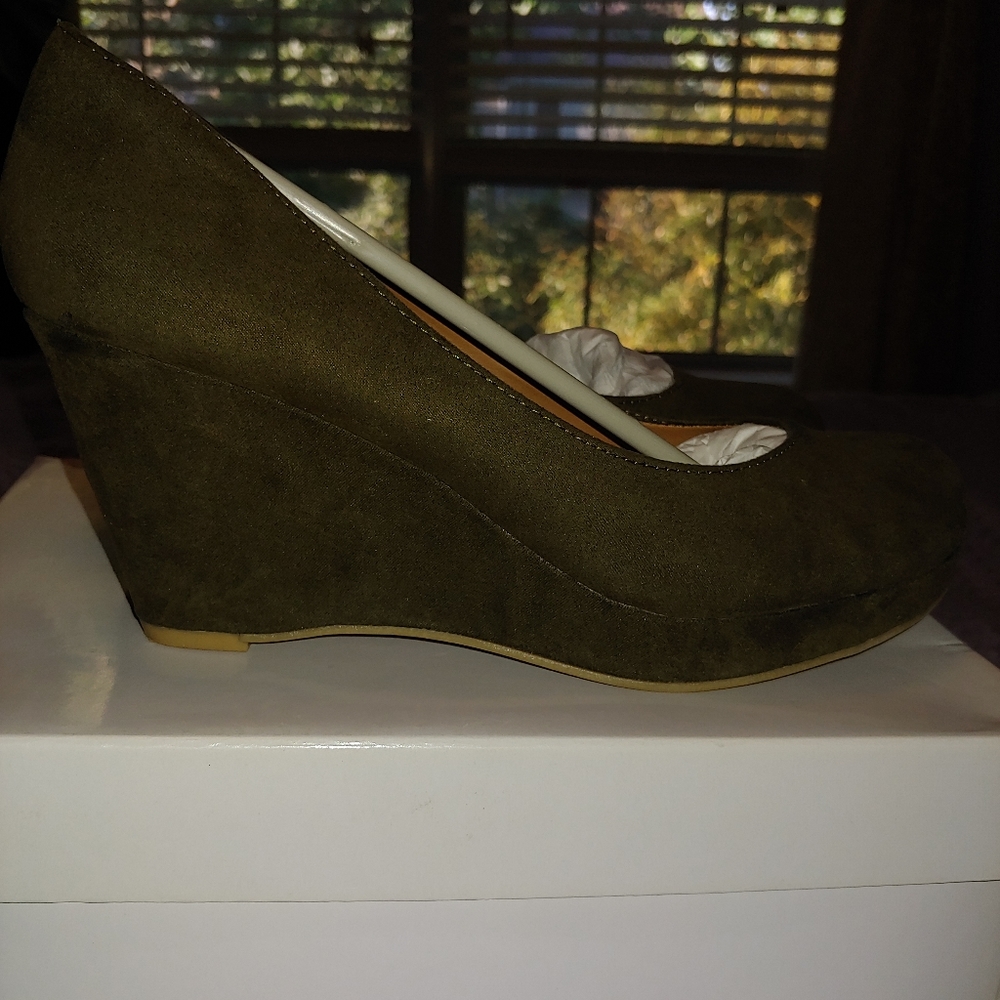 Nine West suede wedges